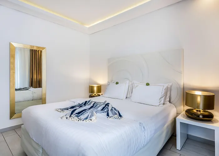 Diamond Deluxe - Adults Only & 科斯镇