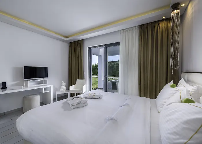 Diamond Deluxe - Adults Only &